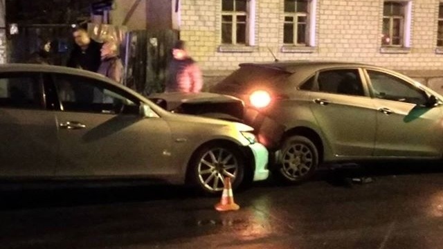 Житомир: столкнулись 4 автомобиля (ВИДЕО)