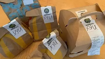 В Верховную Раду доставили еду из McDonald’s с матерным словом на упаковке: ФОТО