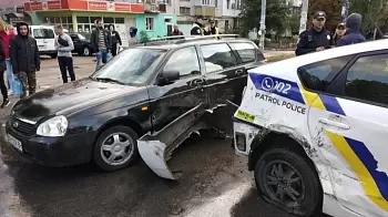 На перекрёстке Леси Украинки / Небесной Сотни в Житомире полицейский Prius столкнулся с маршруткой (ФОТО)