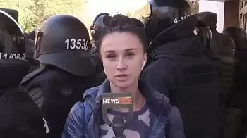 Журналиста NEWSONE облили клеем во время акции С-14 под зданием МВД (ОБНОВЛЕНО)