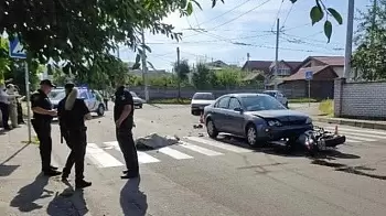 На Новосеверной в Житомире столкнулись Ford и мотоцикл — водитель скутера погиб, 23-летний пассажир в реанимации (ФОТО / ВИДЕО)