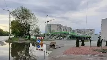 «Вам – карантин, нам – дерибан!», — скандально известная АЗС «UPG» в Житомире получила разрешение на открытие (ВИДЕО)